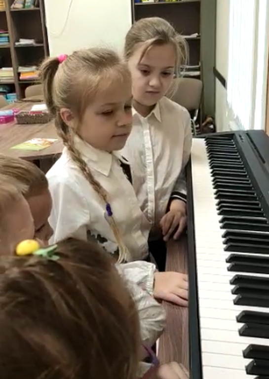 Урок музыки с учителями-дублерами